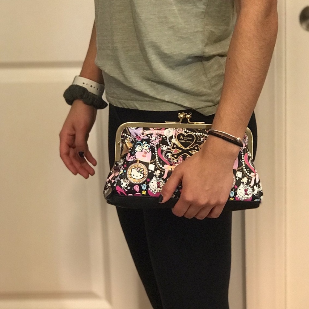Beautiful eye catching Tokidoki clutch/crossbody - Picture 4 of 7